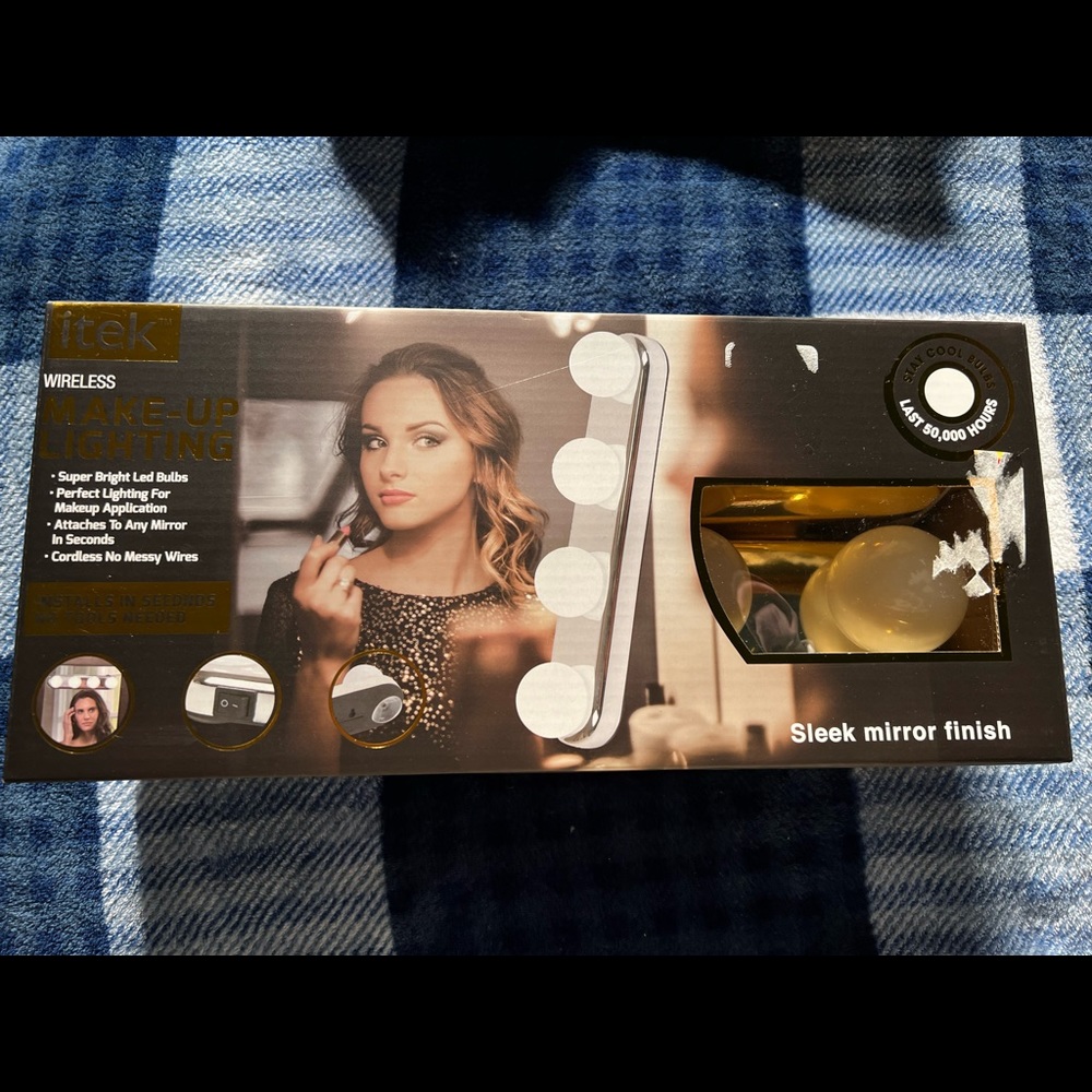 NEW IN BOX makeup lighting